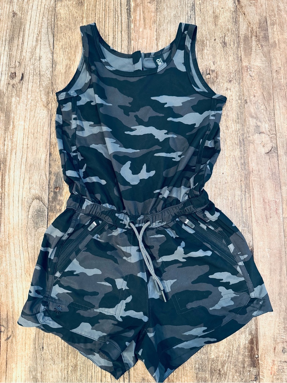 Athleta Girl Camo Romper XS 6 Drawstring Waist Zipper Pockets Black Gray